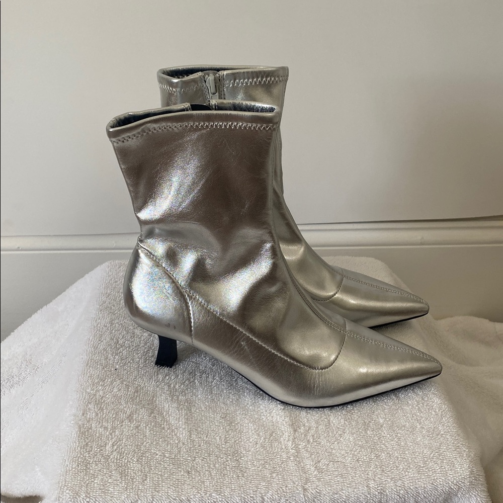 NWT Abound Erinn Metallic Silver Pointed Toe Jitten Heel Ankle Sock Booties 8.5 - Picture 3 of 6